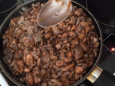 Kepti grybai pomidoruose žiemai Žingsnis 7