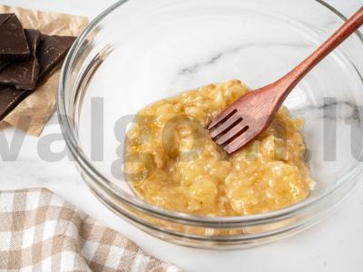 Bananų šokoladinis sausainis oro grilyje Žingsnis 1