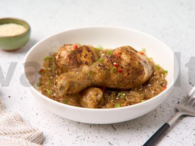 Vištienos blauzdelės su funchoza pagrindine nuotrauka