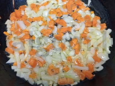 Spagečiai su svogūnais, morkomis ir antis filė Žingsnis 2