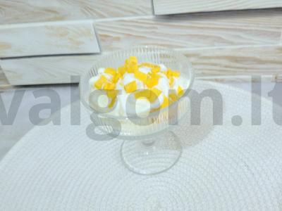 Švelnus vanilinio ledų, mangų ir šokolado skanėstas Žingsnis 2