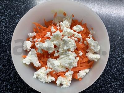 Morkų, varškės ir graikiško jogurto salotas Žingsnis 3