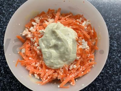 Morkų, varškės ir graikiško jogurto salotas Žingsnis 4