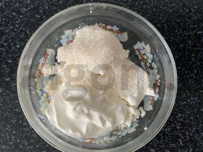 Varškės ir braškių desertas su vaisiais Žingsnis 1