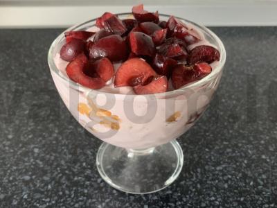 Varškės ir braškių desertas su vaisiais Žingsnis 9