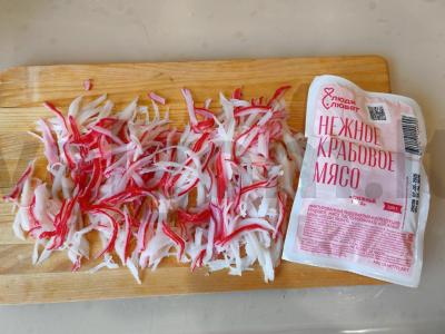 Salotas su krabų mėsa ir krabų mėsa Žingsnis 3
