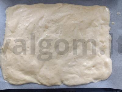 Biskvitiniai pyragaičiai su vaisių tyrė Žingsnis 3