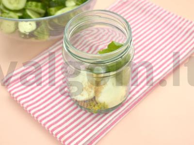 Marinuoti agurkai riekelėmis žiemai Žingsnis 3