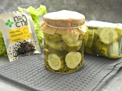 Marinuoti agurkai riekelėmis žiemai pagrindine nuotrauka