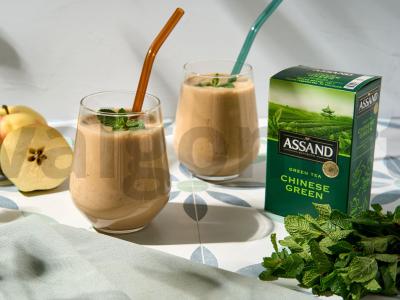 Obuolių-bananų smoothie su žaliąja arbata pagrindine nuotrauka