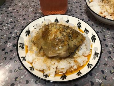 Vištienos šlaunelės pomidorų padaže pagrindine nuotrauka