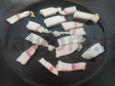 Keptas jaunas bulvės su šonine ir česnaku Žingsnis 2