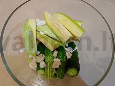 Agurkų ir cukinijų užkandis Žingsnis 3