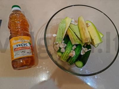 Agurkų ir cukinijų užkandis Žingsnis 5