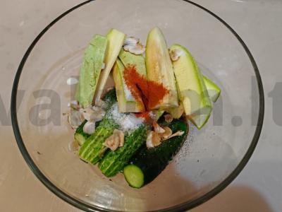 Agurkų ir cukinijų užkandis Žingsnis 7