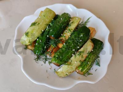 Agurkų ir cukinijų užkandis pagrindine nuotrauka