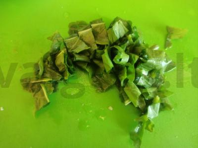 Salotas su krabų lazdelėmis, rūgštynėmis, pomidorais ir keptais riešutais Žingsnis 3