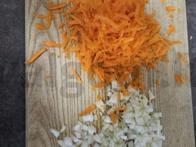 Plovas su vištiena ir česnaku lėtoje viryklėje Žingsnis 1