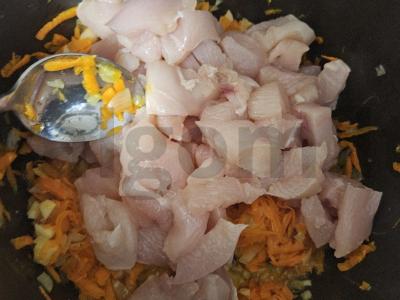 Plovas su vištiena ir česnaku lėtoje viryklėje Žingsnis 4