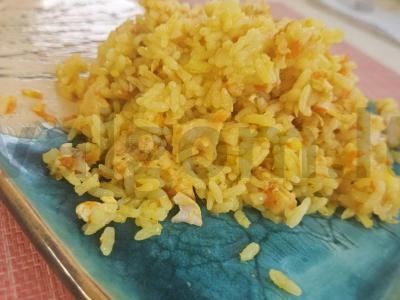 Plovas su vištiena ir česnaku lėtoje viryklėje pagrindine nuotrauka