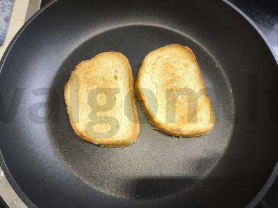 Sumuštiniai su paštetu, sūriu ir pomidorais Žingsnis 1