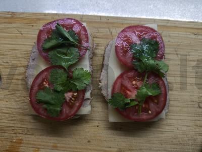 Sumuštiniai su paštetu, sūriu ir pomidorais Žingsnis 5