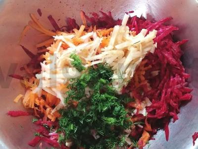 Šviežių burokėlių salotos Žingsnis 3