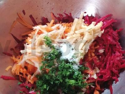 Šviežių burokėlių salotos Žingsnis 4