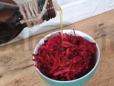 Šviežių burokėlių salotos Žingsnis 5