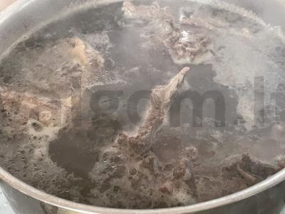 Borsčas su pomidorų tyrė ir česnaku Žingsnis 1