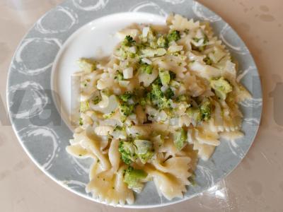 Makaronai su brokoliais grietinėlės padaže Žingsnis 16