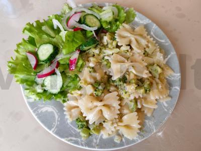 Makaronai su brokoliais grietinėlės padaže pagrindine nuotrauka