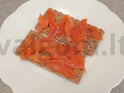 Sūdyta upėtakis su apelsinu ir pipirų mišiniu pagrindine nuotrauka