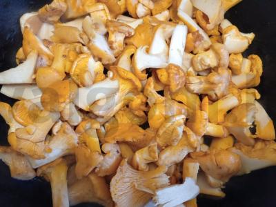 Farfalle su voveraitėmis ir sūriu Žingsnis 1