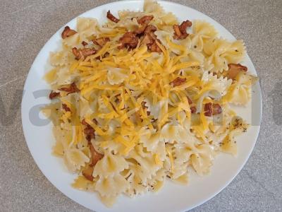 Farfalle su voveraitėmis ir sūriu Žingsnis 7