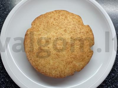 Minkštas pyragas su sviestu ir jogurtu pagrindine nuotrauka