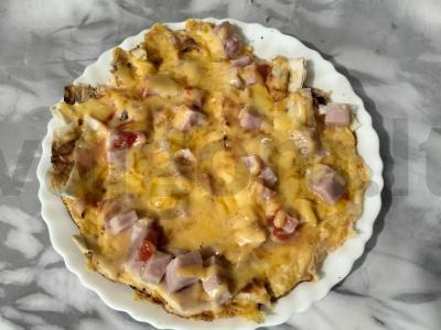 Patingėlių pica iš lavašo ir putpelių kiaušinių pagrindine nuotrauka