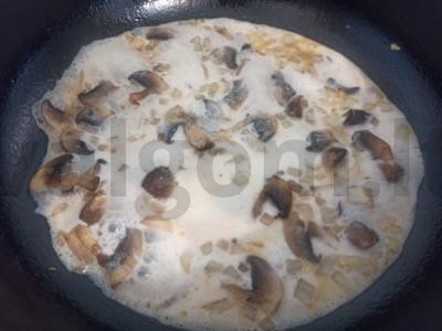 Nudų su grybais ir svogūnais Žingsnis 3