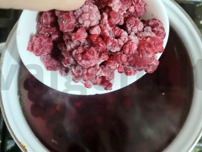 Kvapnus aviečių ir vyšnių kompotas su citrinžole Žingsnis 2