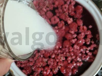 Kvapnus aviečių ir vyšnių kompotas su citrinžole Žingsnis 3