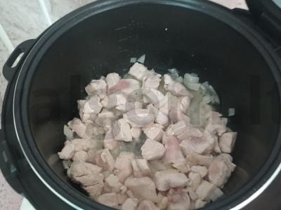 Vištienos filė su bulvėmis lėtoje viryklėje Žingsnis 1