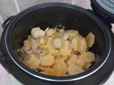 Vištienos filė su bulvėmis lėtoje viryklėje Žingsnis 4