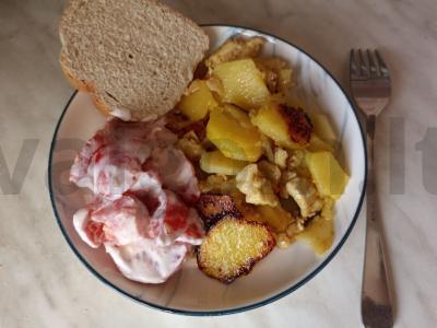 Vištienos filė su bulvėmis lėtoje viryklėje pagrindine nuotrauka