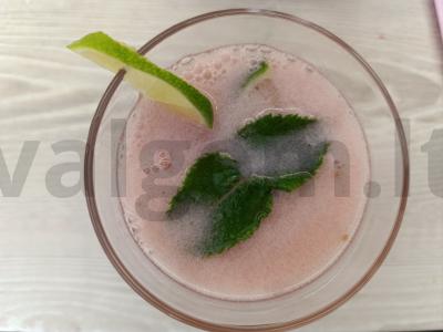 Mojitas su uogiene pagrindine nuotrauka