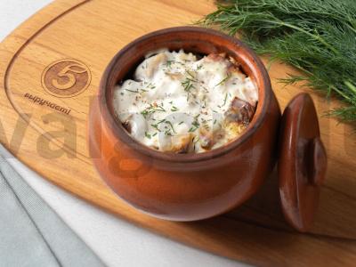 Mėsa su baklažanais puoduose pagrindine nuotrauka