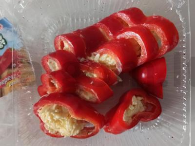 Užkandis iš saldžiųjų pipirų su sūriu ir česnaku pagrindine nuotrauka