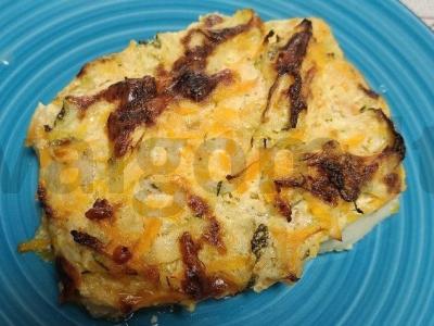 Švelni plekšnė su daržovėmis po auksiniu sūriu pagrindine nuotrauka