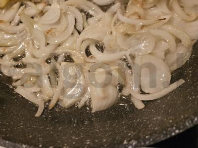 Namų bulvės su kiaušiniu ir dešrelėmis Žingsnis 2