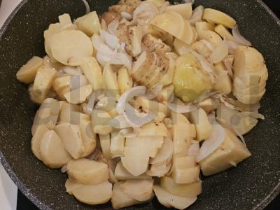 Namų bulvės su kiaušiniu ir dešrelėmis Žingsnis 3