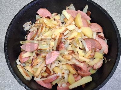 Keptas patiekalas su dešrelėmis pietums Žingsnis 5